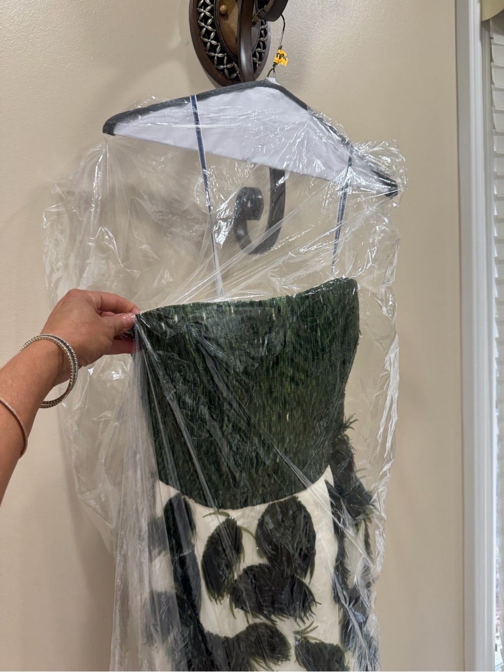 Oscar de la Renta Strapless Green and White Leaf Appliqué Gown - Picture 11 of 14